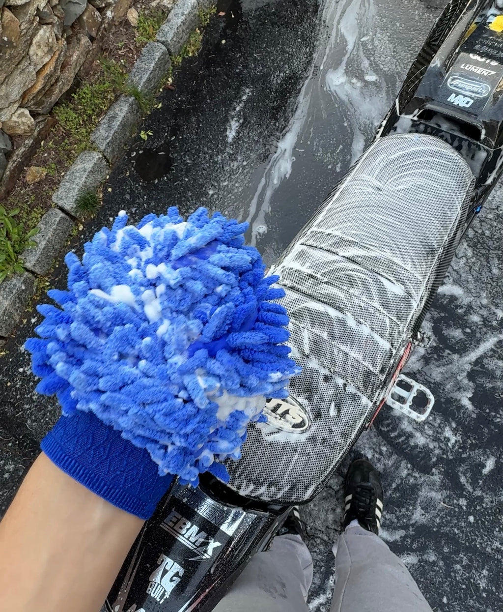Nitro Racing Soap + Wash Gloves